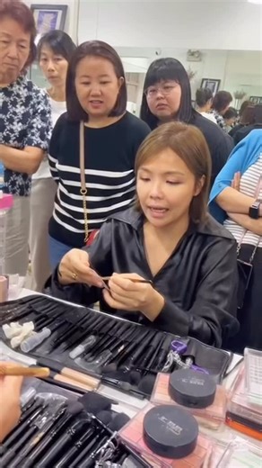 Uneven or droopy eyelids? Here’s the natural way to apply double eyelid tape 👀✨ Next video: single eyelid method! Use your SkillsFuture Credit to learn personal makeup with us 💄 #doubleeyelid #makeuphacks #sgbeauty #sgmakeup #skillsfuturecredit | Toni International College