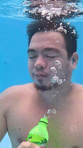 Rence01 on Instagram: "burp Coke Light vs Mountain Dew Zero Sugar underwater"