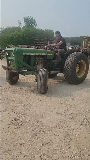 JOHN DEERE 2040 UTILITY TRACTOR