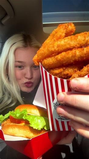 @portilloshotdogs mukbang 😍🧀 with their JUMBO cheese sauce omg it was literally steaming when I opened it 😭 I got onion rings, fries, spicy chicken sandwich, & a ranch too! it was soooo good! sorry not much to say today was not in a good mood lol #asmrmukbang #mukbang #fyp #portillos #cheesesauce #raisingcanes #crunchy #foodie