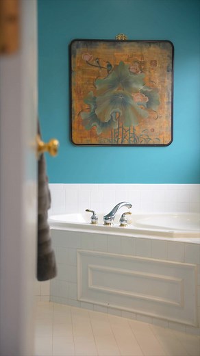 💫 Bright, open, upgraded — this one checks every box. 📍 12344 Cherry Branch Drive | Clarksburg, MD ✨ Stately brick-front Melville model 🏡 Open-concept living w/ bamboo floors 9-ft ceilings 🍽️ Upgraded kitchen: 42” cabinets, stainless steel appliances, island 🛏️ Walk-in closets in every bedroom 🛁 Relaxing primary suite w/ soaking tub separate shower ✨ BIG BEDROOMS! 💪 Finished lower level for office, gym, media room — you choose 🌤️ Composite deck 🚗 Detached two-car garage Across from gree