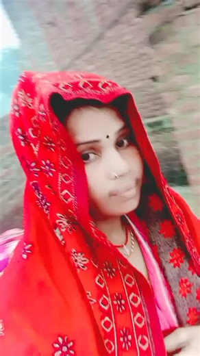 Laxmi Davi on Instagram: "#yaar mila de yaar Bina Main Mar Java 🙏🙏👍#Lakshmi Devi"