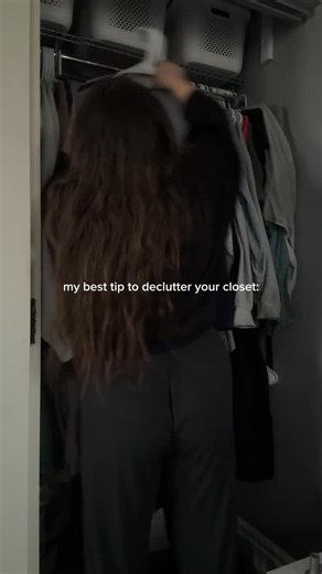 Cassidy VanDerBeek on Instagram: "want to know my best tip when it’s comes to decluttering your closet?? Turn your hangers backwards. Yep, that’s it. Let me elaborate. I do go through and ask myself some questions like “is it worn down” or “are there stains” and others like that but also, sometimes I don’t realize how little I actually wear some of my stuff. Whatever timeline you want to follow: one month, 3 months, 6 months, or maybe even a year if you live somewhere with all 4 seasons — at the