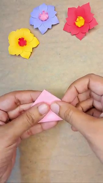 🌸 Easy Paper Flower Making | DIY Colorful Paper Craft #shorts #papercraft