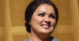 Anna Netrebko out of Met Opera over her support of Putin