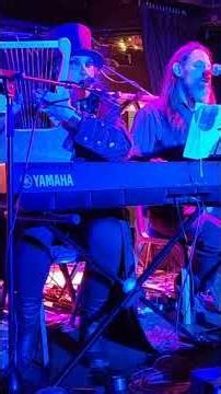 Playing the medieval lyre, singing the medieval (and today's) truth. #medievalbritain #prog #lyre