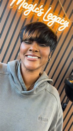 Bryttnee’ Knight ⚡️ on Instagram: "I’m loving this full Quick Weave… Book now! New location! New vibes! Same quality!⚡️😉 @magicslegacybb @zapdbeauty c @bryttneeonfilm #dallasstylist #zapdbeauty #zapdit #dallashair #dfwhair #dfwhairstylist #dallashairstylist #dallashairstylist #edgycuts #pixiecut #pleasantgrovestylist #mesquitestylist #forneystylist #knightrofades #zapdbeautytransformation #dallasbarberstylist #quickweavepixie #quickweave"