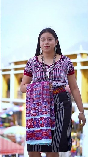 Cultura de Palin, Escuintla, Hermosa Señorita Bailando al Ritmo del Son de Guatemala