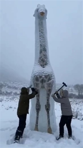 🦒❄️ Giraffe Frozen in Ice | Heartwarming Rescue in Snowy Wilderness