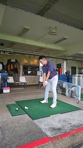 Gilbum Kang on Instagram: "Every golfer’s swing looks a little different. Mine, for example, has a strong in-to-out path, which means I often hit draw shots — though sometimes that curve gets away from me. Since moving to my new academy, I’ve started using the Flightscope X3 launch monitor, and it’s been eye-opening. Getting real data on my swing path, attack angle, and other metrics has actually helped "me" as much as I help my students. While “feel” still matters, combining it with scientific 