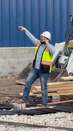 1.1M views · 38K reactions | Handling it  #construction #foreman #working | El Emilio | Facebook