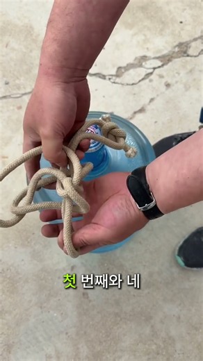 옛날 방식 병 입구 묶는 매듭법! 10초 완성 대용량 생수통 손잡이 만들기 💡