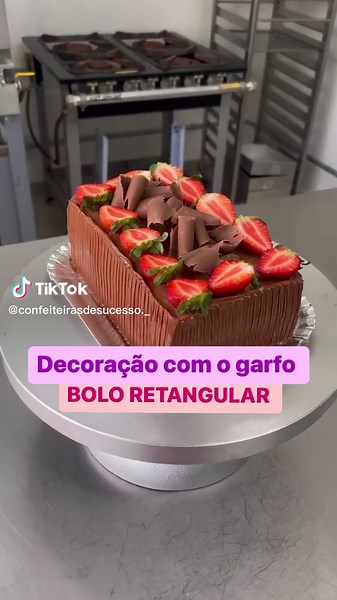 Decorando um Bolo Retangular de Forma Criativa e Simples
