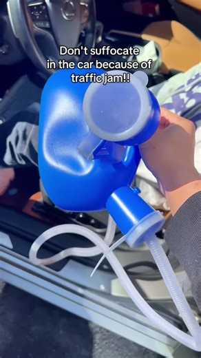 Portable urinary bottle with large capacity, compact design, easy to carry and clean - practical solution for all times.#goodthing #convenient #tiktokmademebuyit #tiktokshop #car