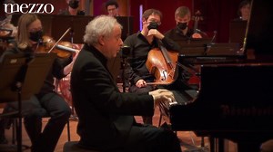 Tonight at 9PM (CET) on Mezzo Live HD! https://bit.ly/3FDcqsz András Schiff conducts Bach: Keyboard Concerto no. 3, Bartók: Divertimento for string orchestra, Schumann: Piano Concerto with the Orchestre de Chambre de Lausanne Salle Métropole Lausanne | Mezzo