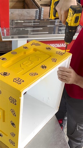 See how we assemble the OPTIMA polystyrene beehive! 🐝 This particular hive was custom printed on special request, but that’s not all - OPTIMA hives are available in 5 standard colors, and we also offer printed versions. 👉 Check how easy and quick the assembly is! Each set comes complete with a plastic feeder and a hygienic bottom board, so it’s ready for practical use right away. Lightweight, durable, and beekeeper-friendly - OPTIMA makes hive setup simple! | Lyson International