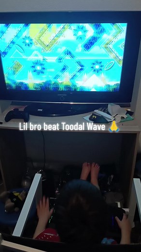 Kid Triumphs in Geometry Dash: Tidal Wave Beat