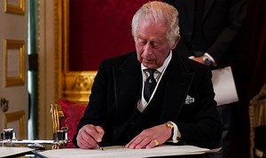 King Charles struggles with leaking pen at Hillsborough Castle