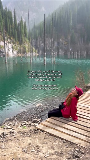 Comment “COPY” if you want me to do a FREE LIVE TRAINING showing exactly how you can monetize writing with the help of ChatGPT 🫶🏼✨ #copywriting #freelanceph #freelancerph #wfhph #freelancecopywriter