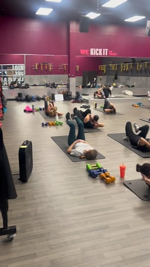 Everyone gettin RIGHT & TIGHT this morning @ the BELLY, BUTT, & THIGHS BOOTCAMP! | Crunch Fitness