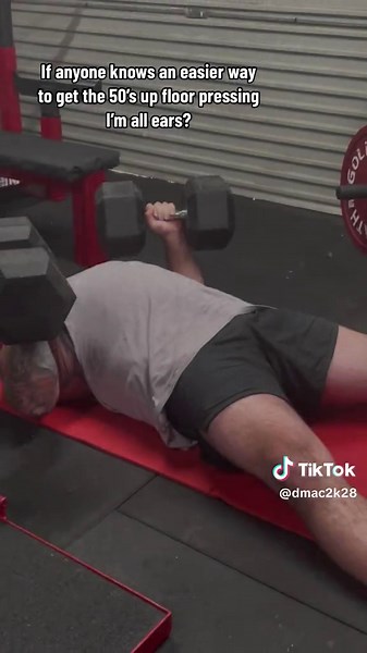 Floor press with the 50’s after todays main work. If anyone knows an easier way to get these suckers up im all ears. #dbpres #dbpresschallenge #dbpressform #dbfloorpress #dumbellfloorpress #dumbellpress #dumbellpress50kgs #db50 #floorpress #tricep #triceps #tricepsworkout #tricepsexercise