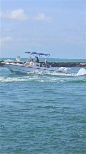 Boats Cruising the Venice Florida Inlet | Stunning Gulf Coast Boating Action