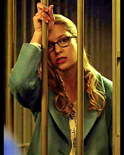 How Did Supergirl Get ARRESTED?! 😱 Flash & Arrow Crossover #supergirl #shorts