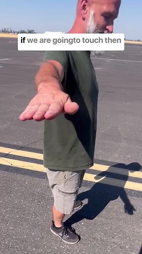 Instructor lessons on how to know if you're clear of other airplanes and hazards (like hangars) at the airport- look at the wing shadow- if the shadow doesn't touch whatever you are passing, then you are clear* As always this is purely informational, do you your own real life assessment #marauderair #airlinepilot #fl360aero#india #philippines #pakistani #usa #dubai #fyp#aviationphotography #pilot #aviation#airbuslovers #airbus 4000 #a321 #flightsimulator #aviation #aviationphotography #aviationd