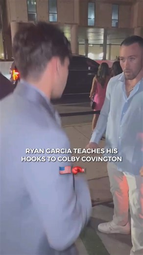 Ryan Garcia teaches his left hook to Colby Covington! MMA x Boxing link up! 💪 | Combat Buzz