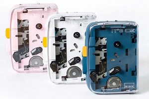 Igual nos estamos pasando de nostalgia: este reproductor de cassette con Bluetooth es el último intento de combinar viejo y nuevo