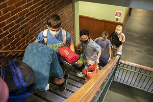 Harvard first-years arrive on campus