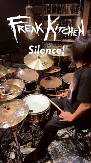 Uchida Shingo on Instagram: "I’m still riding the high from our show with Freak Kitchen @freak_kitchen , so I played their classic “Silence!”. Even now, this groove feels insanely cool! I based my playing on quarter notes, but I wonder if they feel it the same way—or in eighths instead? I totally forgot to ask them! #freakkitchen #freakkitchen_live_in_japan #mattiaseklundh #六合 #rikugo #drums #drummer"