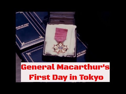 GENERAL MACARTHUR FIRST DAY IN TOKYO SEPTEMBER 1945 JAPAN 1945 Flag Ceremony 42874