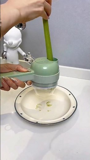 This Gadget Turns Cooking Into Fun!" 🔍 #kitchengadgets #shorts