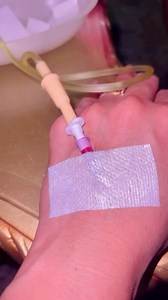 24K views · 300 reactions | Hes mau Natal nih we Ambo harusnya butuh infus yang merah2 lembaran gambar pak Soekarno lalu kena Infus Vitamin pula Hes Hes Hes wkwkwk gpp biar tetap VIT ya kan menyambut Natal & Tahun baru wajib sehat walaafiat amin 﫶珞拾 #jangkauansemuaorang #fypjangkauanluas #fypjangkauanluassemuaorang #fypjangkauanluas #jangkuanluasfyp #fbpropemula #fypreelsシ゚viralシ #evabelisima #jangkuanluas #postinganviral #weambo | Masriniati Eva Belisima | Facebook