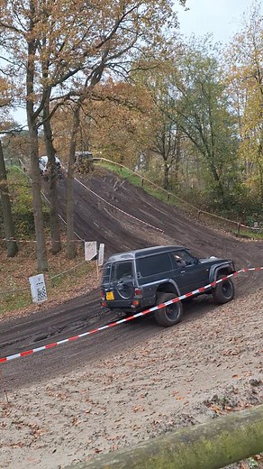 Driver: Nicole. Jeep CJ-5, 4x superswampers, 2x lock-right, 360 ci.. En hij kruipt gewoon naar boven, zonder onbenullug gas te hoeven geven. #4x4, 4x4 Treffen Sint Isidorushoeve | Herman Krabbenbos