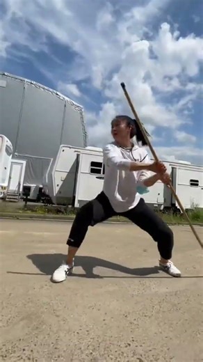 A Shaolin Kung Fu girl demonstrated a Shaolin Kung Fu somersault split#The real-life Shari