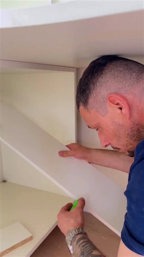 Perfect Scribes. Clean Edges. Every Time. Precision matters when fitting furniture into real-world spaces. This install shows how clean, tight scribes are achieved efficiently using the CAV adjustable scribe jig — even on uneven walls, tight corners, and complex layouts. ✔ Accurate scribing ✔ Clean, professional edges ✔ Faster fitting, less rework ✔ Designed for kitchen & wardrobe installers Built by a tradesman, for tradesmen. 🔗 Available now at Cavjoinerystore.com #cavjoinery 📐 Designed & ma