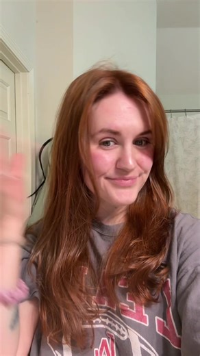basically my inner monologue every time I’m touching up my roots myself even though it usually turns out fine… 😂 it’s proven that you run better & faster if your hair is touched up, I don’t make the rules. and shoutout to my husband who always get stuck helping me 😂💁🏻‍♀️ Formula: equal parts bondbar 5rc light copper brown 8rc light copper blonde 20 vol developer. only applied to grown out roots. @Sally Beauty #hairtouchup #copperhair #runningtok #selfcaretiktok #sallybeauty