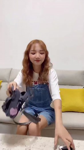 Our Macaroon Tiny Crossbody Bag is the perfect petite partner for your day-to-day! This mini bag fits all your must-haves in a super sleek and stylish package🕺🏼 See how easily it holds your necessities😍 Head to the link in our bio to shop this cute crossbody - it'll become your new fave in no time💖 #DoughnutOfficial #MacaroonTiny #PackYourDream