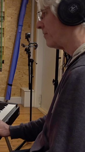 Posted @withregram • @schollmusical #widerstand #resistance #schollmusical #geschwisterscholl #scholl #hans #sophie #inge #traute #shurik #freddy #ulla #dieknospederweißenrose #thebudofthewhiterose #musical #history #germany #80yearsago #80jahre #uraufführung | Thomas Borchert