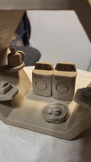 Omg. Laundry is never ending at this house and believe it or not bees do it too! I am making removable pieces you can move around ❤️. More to come stay tuned. These busy bees have a lot to do for the queen. Any scenes you'd like to see? List it in the comments!!! #Bees #Pollen #Pollinators #Gardens #LumpsOfClayStudios #pottery #ceramics #handmade #art #ceramicart #ceramicartist #handmadepottery #homestudio | Lumps of Clay Studios