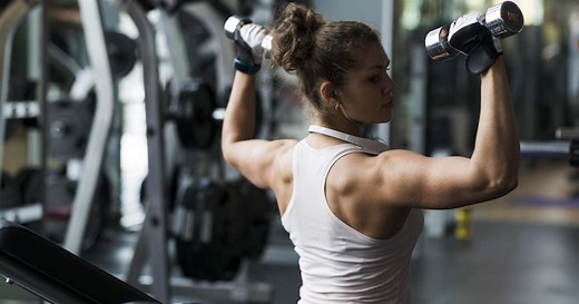 Flexão de ombro: o que é, como fazer e quais músculos trabalha