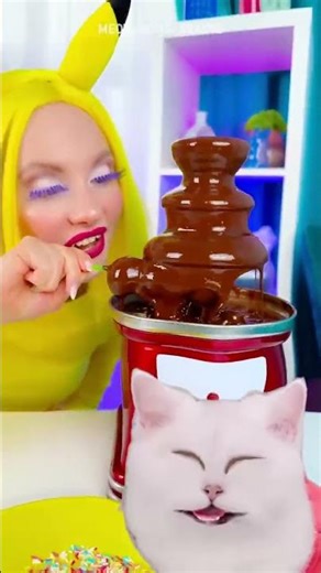 Yummy 😻😻 Chocolate Fountain with Jelly Eyes😻