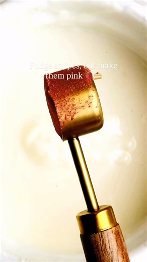 Fudge Stripes, but make them a shortcake dream. 🍓✨ Let’s make a strawberry version of the classic striped cookie, and this is it. A crisp, buttery grain-free shortbread base dipped and drizzled in white chocolate & freeze-dried strawberries. It’s simple, and exactly what your afternoon coffee is missing. No dyes, just real fruit and gkuten free, vegan and not overly sweet | Sweetlymeasured