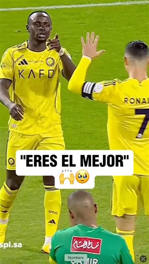 ¡QUÉ MOMENTO! 🥹👏 🤩 Así fue el gran gesto de Cristiano Ronaldo con Sadio Mané, quien no estaba teniendo un gran partido. CR7 tuvo la oportunidad para anotar, pero prefirió asistirle a su compañero. 🙌 📹 Saudi Pro League | ESPN Fans