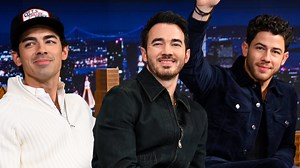 176K views · 2.1K reactions | Random man Scott Kelly crashes the Jonas Brothers interview to address his resume going viral at their concert and reveals whether or not he landed the job  | The Tonight Show Starring Jimmy Fallon | Facebook