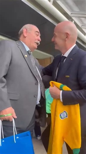 Rivelino volta ao Estádio Asteca.