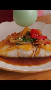 🌿 Save your dying basil with this sauce! Reduce food waste and never throw away wilting basil again by turning it into Thai versatile sauce, keep it in the fridge for at least a week, then put on anything: - use as a stir fry sauce - pour over fish - toss with pasta - pour over mashed potato! - what else?? 📣Watch the full video here! https://youtu.be/T6tYHmgVnrk (If you want to freeze, I’ve not done it but you can, though the basil might not look as good. I’d also leave out the peppers.) | Hot