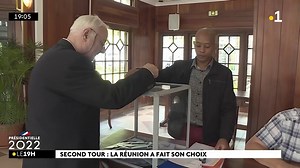 13K views · 192 reactions | A la Plaine des Palmistes, la candidate Marine Le Pen était arrivé en tête au 1er tour. La participation est plus forte pour ce second tour, les Palmiplainois en ont presque boudé le marché | Réunion la 1ère | Facebook